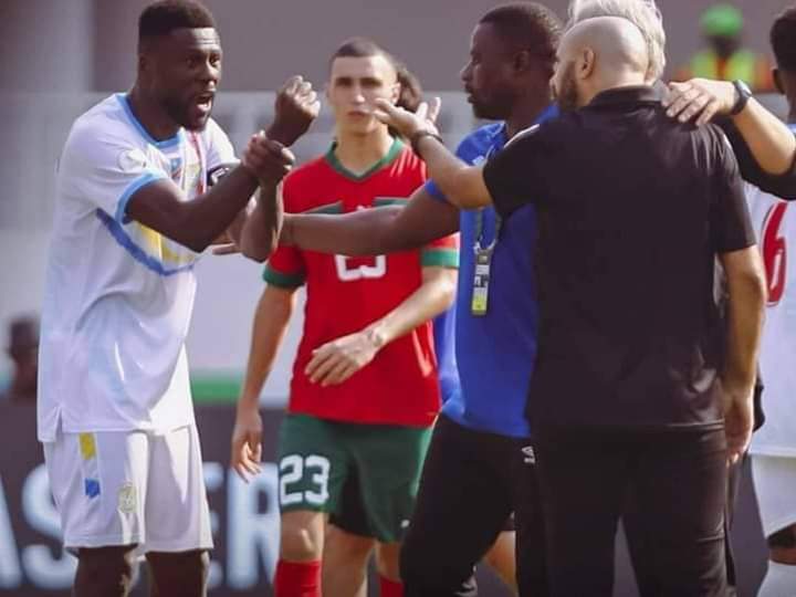 CAN 2023 : la CAF sanctionne lourdement la fédération marocaine  et son sélectionneur suite à l&rsquo;altercation avec Mbemba