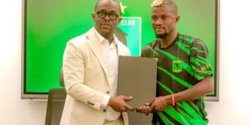 Football: Héritier Luvumbu de retour à l&rsquo;AS Vclub après le feuilleton contre le Rwanda