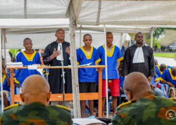 Procès public des Kuluna à Kinshasa : en présence de Peter Kazadi, le tribunal militaire fixe la prochaine audience au 6 février