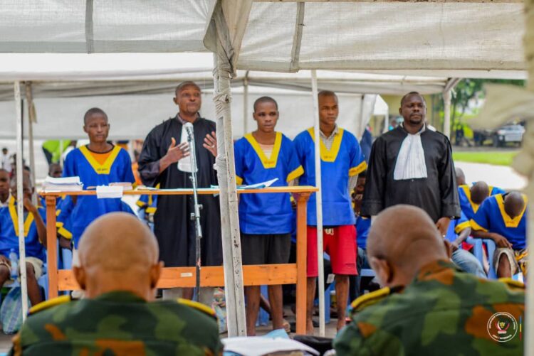 Procès public des Kuluna à Kinshasa : en présence de Peter Kazadi, le tribunal militaire fixe la prochaine audience au 6 février