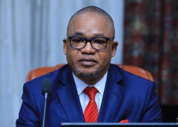 RDC : Peter Kazadi invite les dirigeants des ETD frappés par l&rsquo;incompatibilité de quitter leurs fonctions