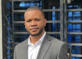 Justice : condamné à 6 mois de prison, le journaliste Stanys Bujakera reste en détention