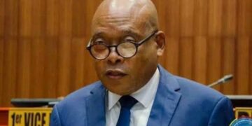 Changement de la constitution : « nous allons instaurer le régime présidentiel à l&rsquo;américaine » (Steve Mbikayi)