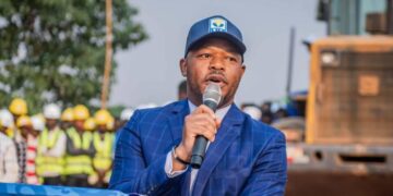 Kasaï-Oriental/ Écroulement du pont Lubi : le député national Tobie Kayumbi s&rsquo;active pour une solution urgente