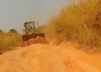 Kasaï-Oriental : début des travaux de réhabilitation de la route Kena Nkuna – Tshitshianku – Miabi – Mbujimayi, le député Tobie Kayumbi s’en réjouit