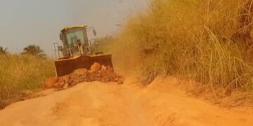 Kasaï-Oriental : début des travaux de réhabilitation de la route Kena Nkuna – Tshitshianku – Miabi – Mbujimayi, le député Tobie Kayumbi s&rsquo;en réjouit