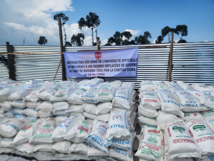 UOM : remise des dons aux femmes déplacées de Goma, grâce aux fonds récoltés par l&rsquo;université officielle de Mbujimayi