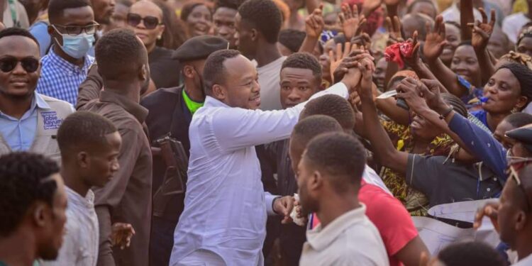 Kasaï-Oriental: en vacances parlementaires, Tobie Kayumbi dit merci à la population pour son élection