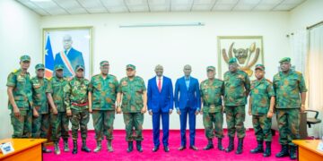 Défense nationale : Guy Kabombo Mwadianvita rencontre le haut commandement de l&rsquo;armée