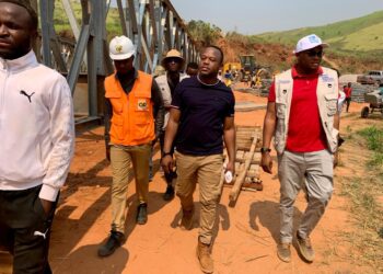 Kasaï-Oriental : le Député national Tobie Nkongolo satisfait de l&rsquo;évolution des travaux de construction du pont Lubi