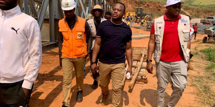 Kasaï-Oriental : le Député national Tobie Nkongolo satisfait de l’évolution des travaux de construction du pont Lubi