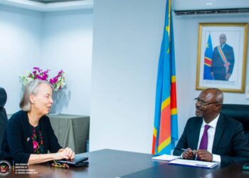 Défense nationale : l&rsquo;intégrité du territoire congolais au centre des échanges entre Guy Kabombo Mwadianvita et l&rsquo;ambassadeur des États-Unis