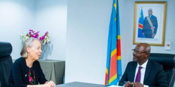 Défense nationale : l&rsquo;intégrité du territoire congolais au centre des échanges entre Guy Kabombo Mwadianvita et l&rsquo;ambassadeur des États-Unis