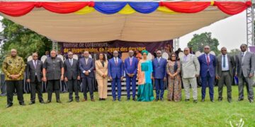 RDC : Félix Tshisekedi offre 3 conteneurs des « hyperguides de l&rsquo;agent des douanes » à la DGDA