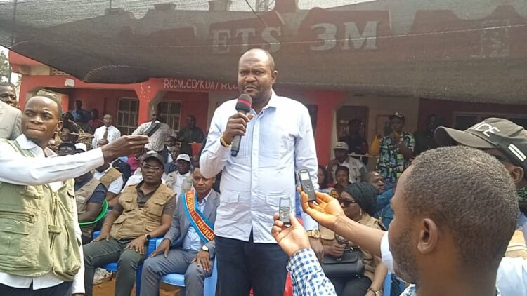 Lomami : le gouverneur Iron Van Kalombo lance les travaux de réhabilitation de l&rsquo;avenue Mobutu à Ngandajika