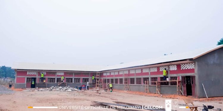 ESU : l’Université Officielle de Mbujimayi construit 6 auditoires de grande capacité d’accueil sur fonds propres