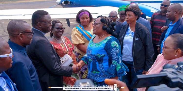 ESU : en séjour à Mbujimayi, Marie-Thérèse Sombo visite les institutions de son ressort