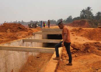 Travaux publics à Mbujimayi : le Député Hilaire Ntendayi déplore le traitement « inhumain » réservé aux ouvriers dans les différents chantiers