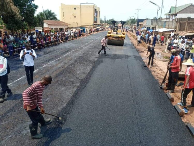 Projet Tshillejelu : l&rsquo;asphaltage de l&rsquo;avenue Odia David a commencé à Mbujimayi