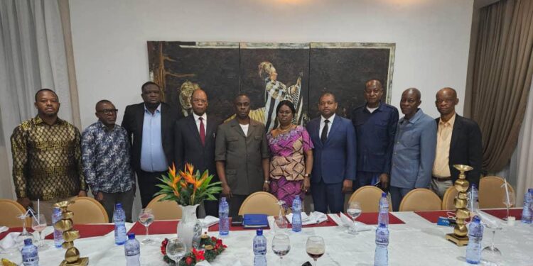 Kinshasa : échanges entre le caucus des députés nationaux du Kasaï-Oriental et le gouverneur Mbuebua Kapo