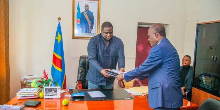 Kasaï-Oriental : le vice-gouverneur dépose à l&rsquo;assemblée provinciale le projet de budget 2025