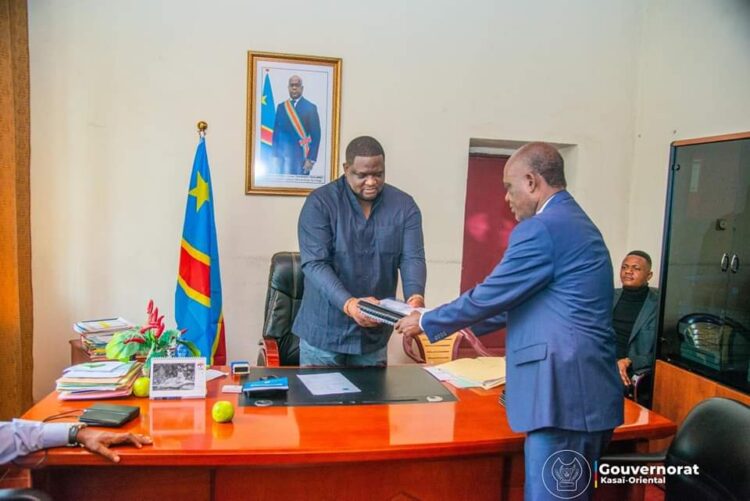 Kasaï-Oriental : le vice-gouverneur dépose à l&rsquo;assemblée provinciale le projet de budget 2025