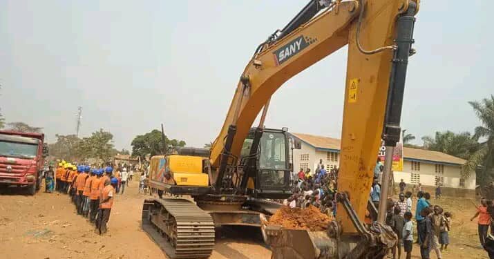 Lomami : Les travaux de réhabilitation de l&rsquo;avenue Mobutu à Ngandajika vont bientôt reprendre grâce au plaidoyer de Bruno Miteyo