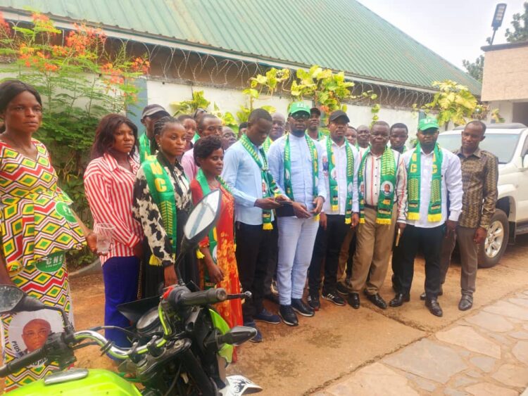 Kasaï-Oriental : toutes les structures du parti consultées et réarmées moralement, la délégation du CNC dépêchée par Pius Muabilu met le cap sur Mwene-ditu 