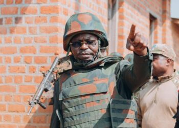 RDC : sensibilisation à l&rsquo;enrôlement massif au sein de l&rsquo;armée, Guy Kabombo Mwadianvita en séjour à Mbujimayi
