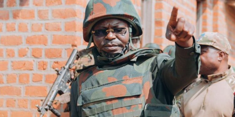 RDC : sensibilisation à l&rsquo;enrôlement massif au sein de l&rsquo;armée, Guy Kabombo Mwadianvita en séjour à Mbujimayi