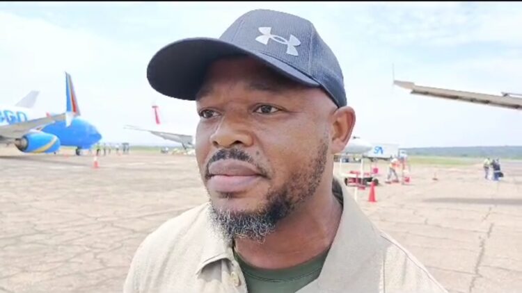 Kasaï-Oriental : campagne d&rsquo;enrôlement massif dans l&rsquo;armée, le député national Tobie Kayumbi à Mbujimayi pour sensibiliser les jeunes