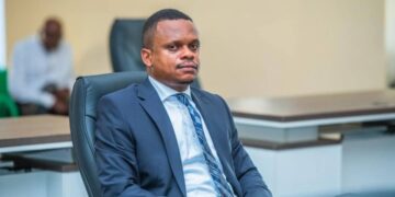 Kasaï-Oriental: le député Hilaire Ntendayi dépose deux propositions d&rsquo;édits sur la protection du  pouvoir coutumier et la gestion des déchets domestiques