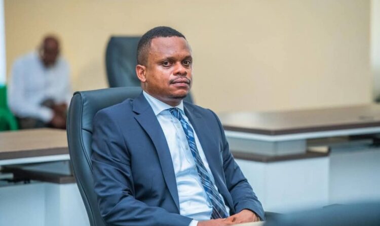 Kasaï-Oriental: le député Hilaire Ntendayi dépose deux propositions d&rsquo;édits sur la protection du  pouvoir coutumier et la gestion des déchets domestiques