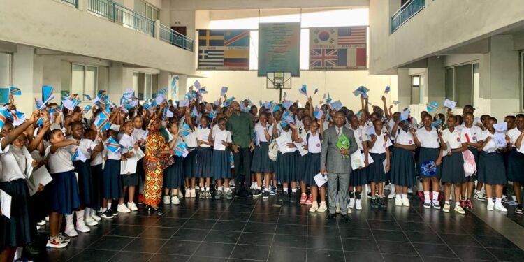 Kinshasa – programme « Femmes & Secteurs » : le ministère de la communication et l&rsquo;agence Résilience RSE sensibilisent les élèves de l&rsquo;école Révérend KIM à l&rsquo;éveil patriotique