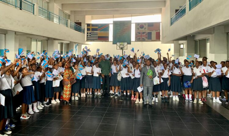 Kinshasa – programme « Femmes & Secteurs » : le ministère de la communication et l&rsquo;agence Résilience RSE sensibilisent les élèves de l&rsquo;école Révérend KIM à l&rsquo;éveil patriotique