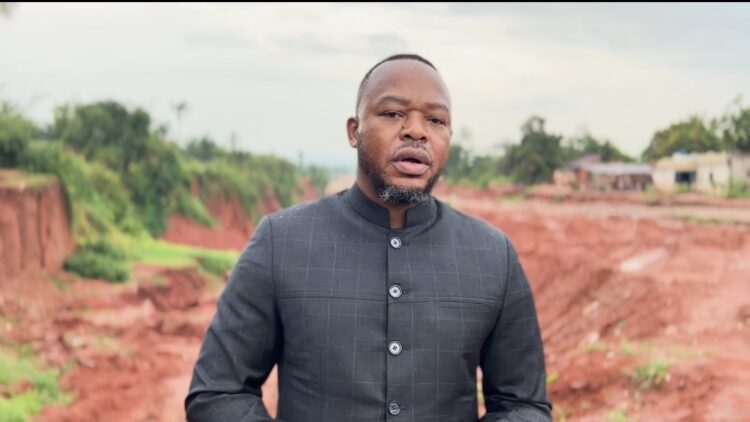 Mbujimayi : le député Tobie Kayumbi déplore l&rsquo;arrêt des travaux de modernisation de la voirie urbaine et annonce une question écrite au ministre des finances