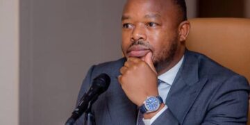 Kinshasa : pour le député Tobie Kayumbi,  les mesures du gouverneur Bumba contre les embouteillages sont « socialement injustes »