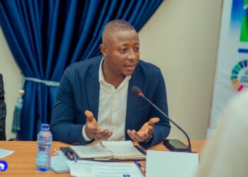 RDC : Qui est Claude Mbuyi, ce technocrate élu Président du conseil national de la jeunesse ?