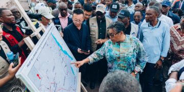 Tanganyika : Judith Suminwa lance plusieurs chantiers à Kalemie