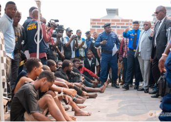 Opération NDOBO : la Police de Kinshasa présente 32 présumés criminels au VPM Shabani
