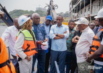 Kinshasa : le ministre des ITP lance le dragage de la rivière Gombe pour prévenir les inondations