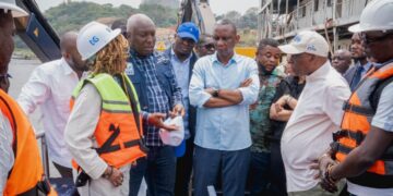 Kinshasa : le ministre des ITP lance le dragage de la rivière Gombe pour prévenir les inondations