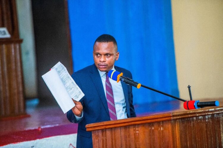 Kasaï-Oriental : l’Assemblée provinciale adopte ses tout premiers édits de la mandature, initiatives du député Hilaire Ntendayi