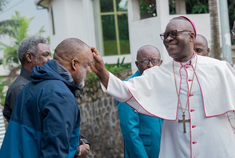 RDC – Patrick Muyaya démonte le « mensonge » de Mgr Muteba : « Il n’existe ni accord de 99 ans ni bradage des ressources »
