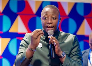 RDC : Au Symposium de la Jeunesse du Lualaba, Claude Mbuyi prêche l’unité, la solidarité et l’engagement citoyen