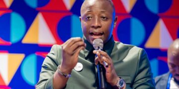 RDC : Au Symposium de la Jeunesse du Lualaba, Claude Mbuyi prêche l’unité, la solidarité et l’engagement citoyen