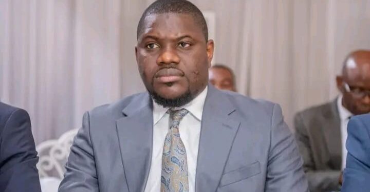 Kongo Central : soupçonné de détournement, le Gouverneur Grâce Bilolo livré à la justice par l’Assemblée provinciale