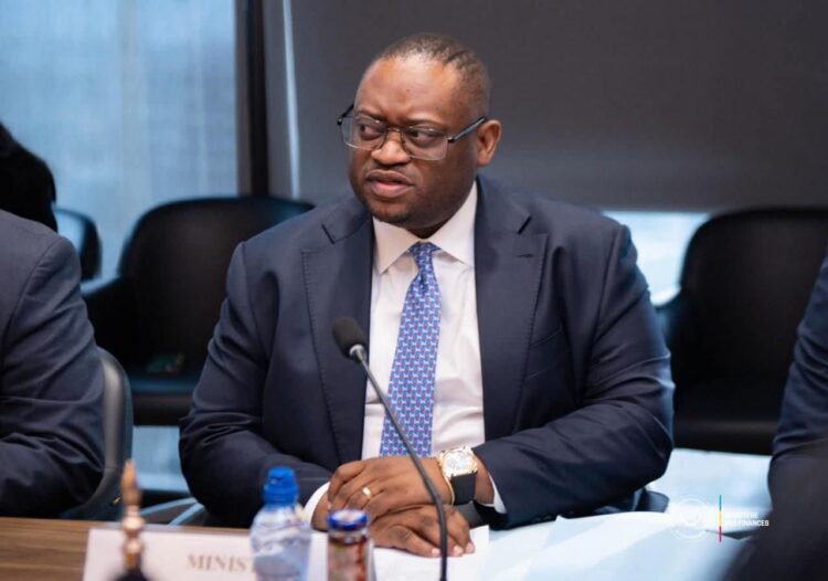 RDC : déficit budgétaire et retards de salaires, Mapamboli dédouane Wameso et pointe la gestion de Doudou Fwamba