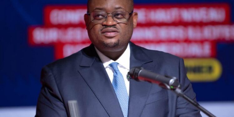 RDC – Doudou Fwamba rassure les fonctionnaires : « le Gouvernement dispose des moyens nécessaires pour faire face à ses obligations »