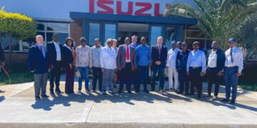 Infrastructures : depuis Port Elizabeth, John Banza Lunda accélère l’acheminement de 1 000 engins vers la RDC